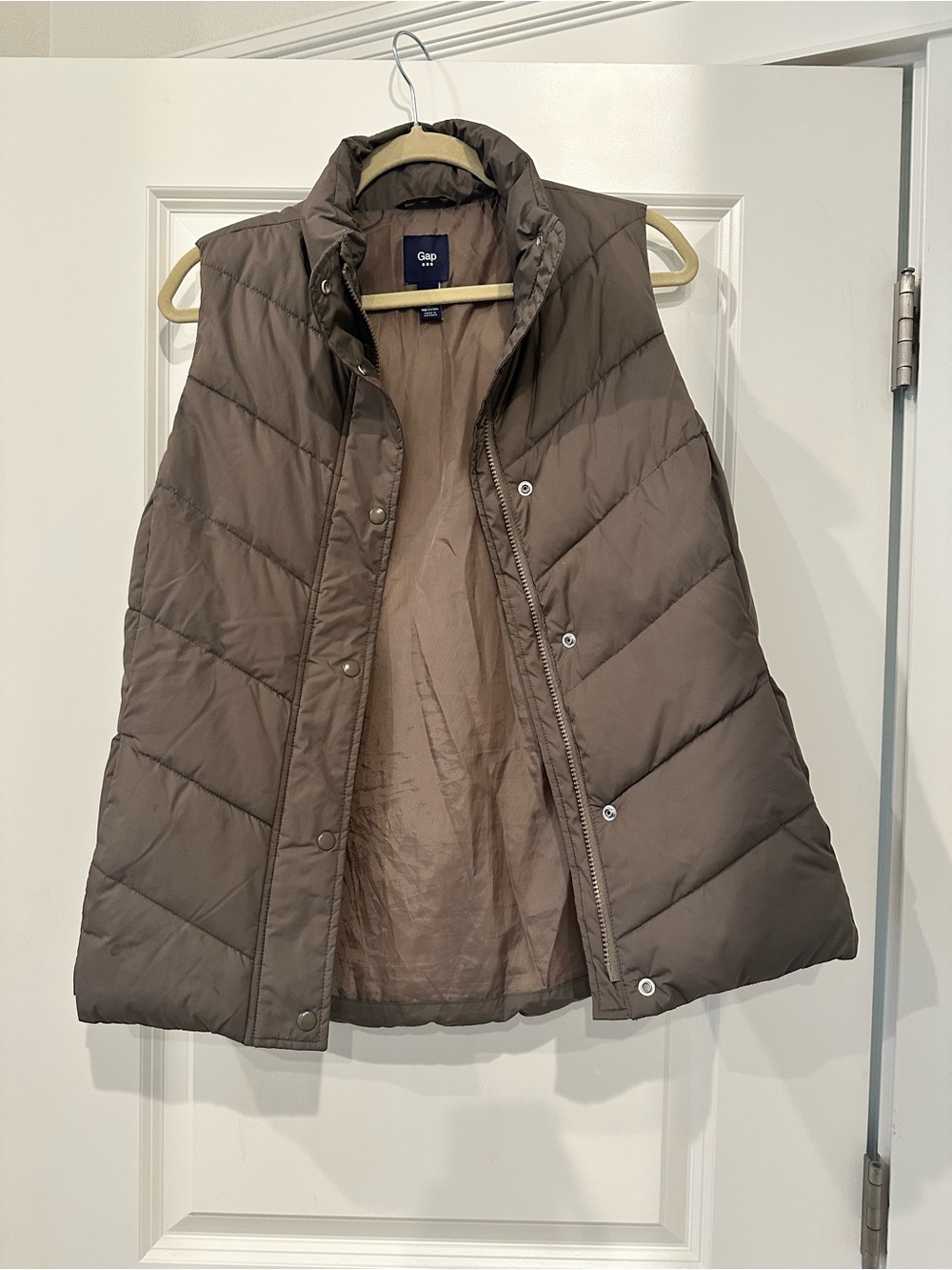 GAP Women's Taupe Quilted Puffer Vest